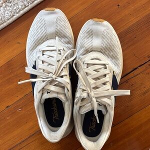 Tracksmith Elliot runner